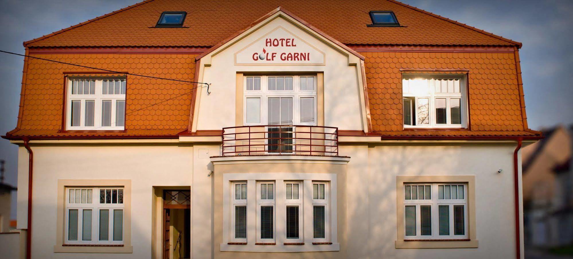 Boutique Hotel Golf Garni Микулов Экстерьер фото
